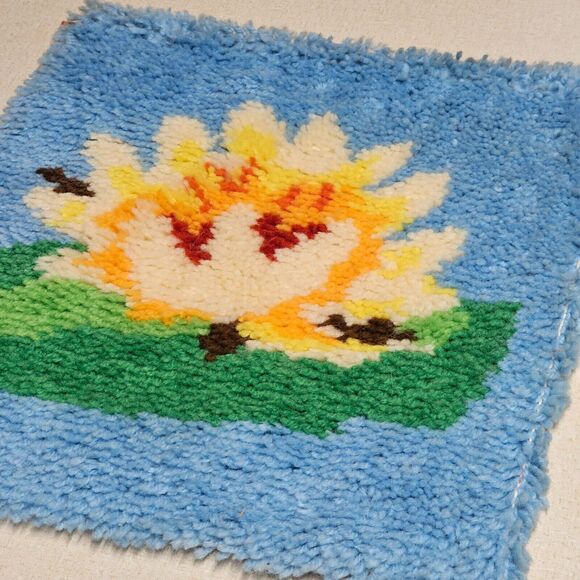 Hand Made Vintage Latch Hook Rug Wall Hanging Set Lotus Flower Cottage Farmhouse - Picture 7 of 8